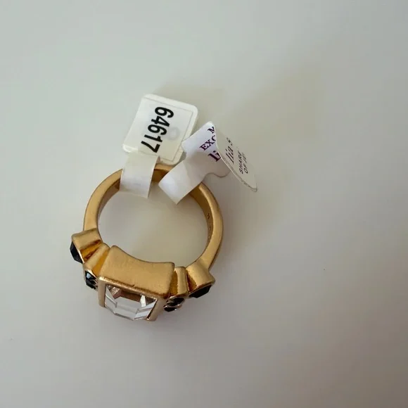 Sophia Gold Ring with Unique Design - Picture 7 of 9